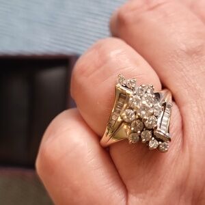 Ladies waterfall diamond ring 14ktyg